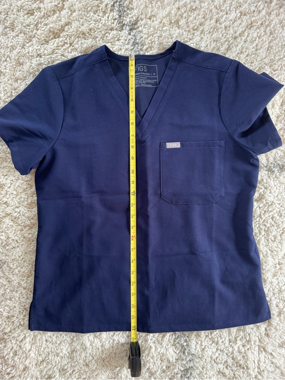 FIGS Caterina One Pocket Navy Scrub Top- M - Picture 2 of 4